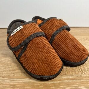 Livie & Luca Brown Corduroy HUG Slippers Med 10/11